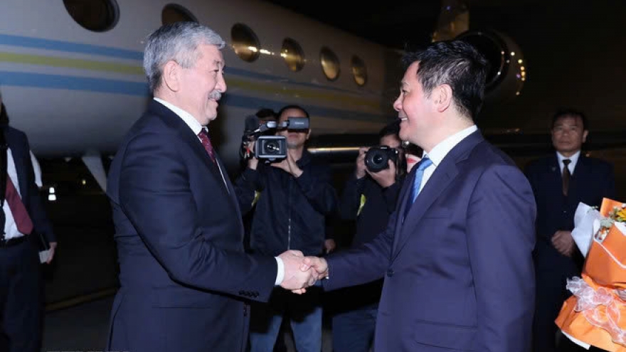 Kyrgyzstan Prime Minister Adylbek Kasimalyev begins Vietnam visit